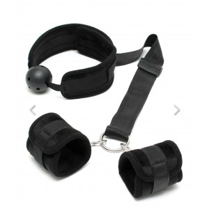 Bavaglio con manette 2